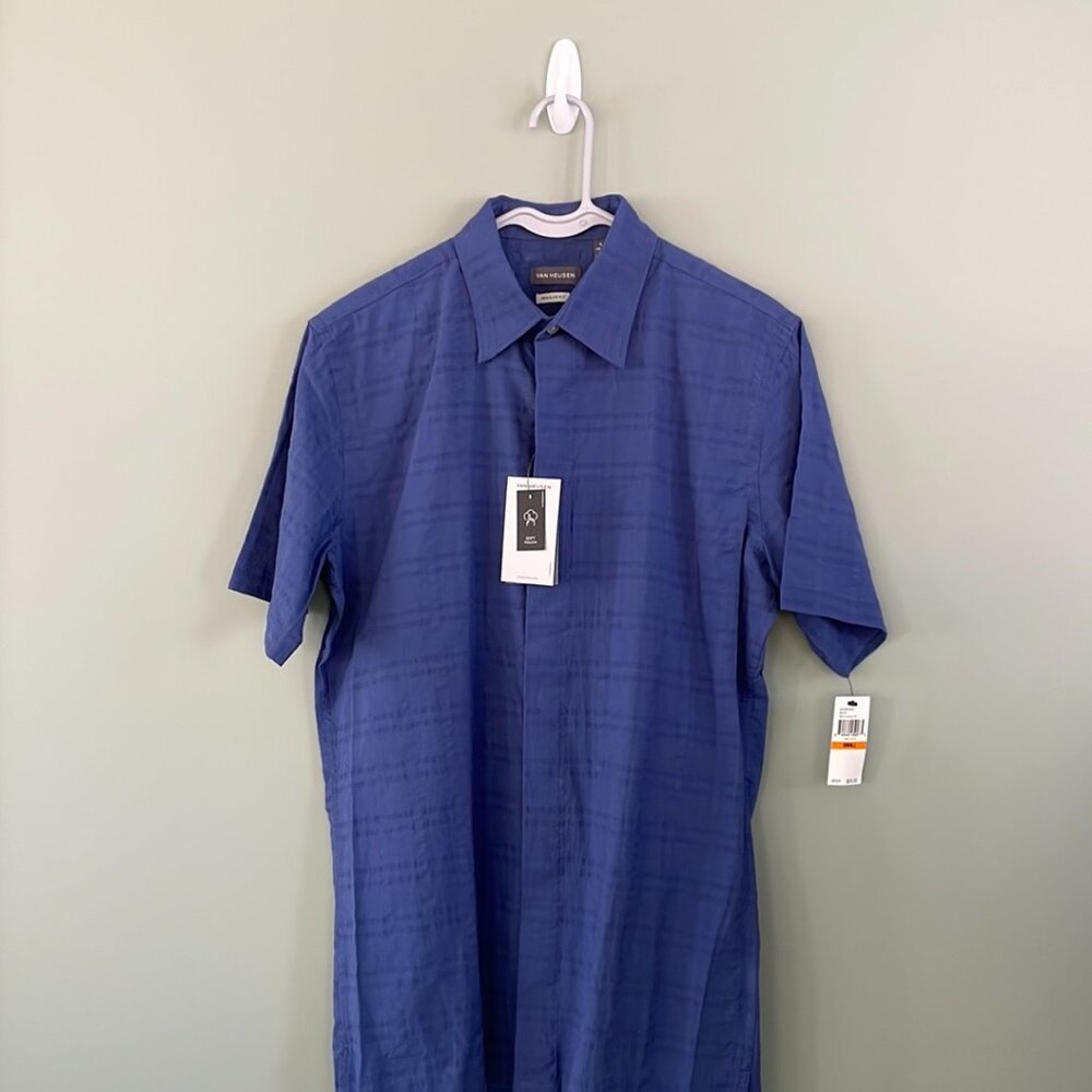 Van Heusen Men's NWT S/P Reg. Fit Blue Short Sleeve  Button up Shirt C-42' L-31"